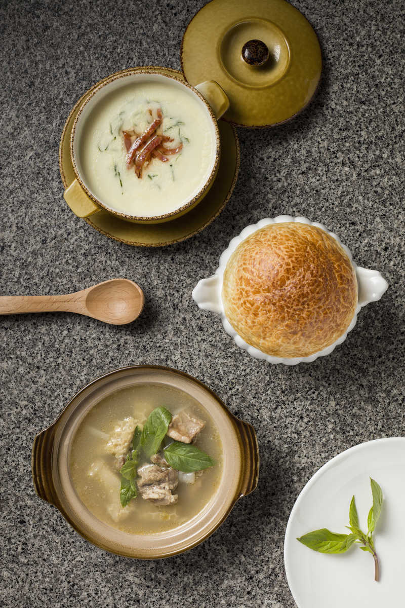 Portuguese and Chinese soup picture menu page.